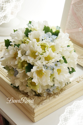 清楚な造花のアネモネの白×水色クラッチブーケ♡