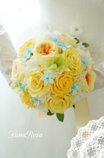 花嫁さま手作り♡黄色×水色のバラとブルースターのラウンドブーケ