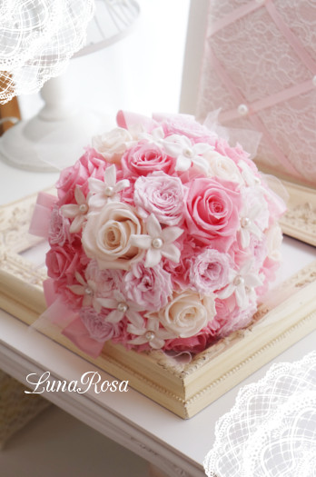 白×ピンクのバラとジャスミンのプリザーブドフラワーラウンドブーケ♡
