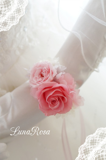 プリザーブドフラワーのバラとアジサイの白×ピンク×パープルリストレット